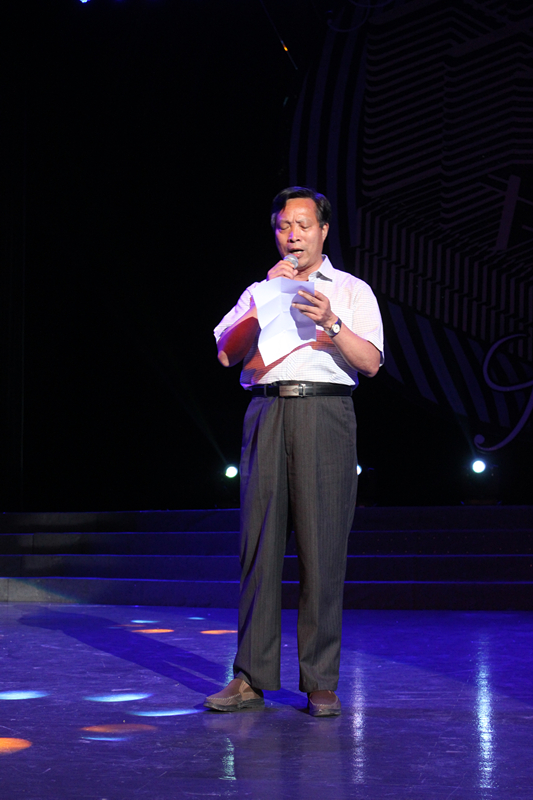 独唱《千纸鹤》